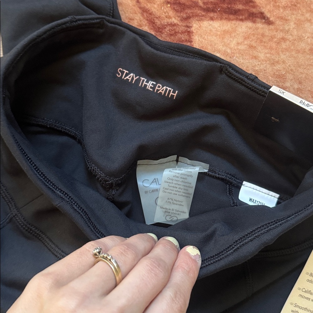 Calia High Rise Capri XS Black Front Zip Pocket NWT - Picture 2 of 4